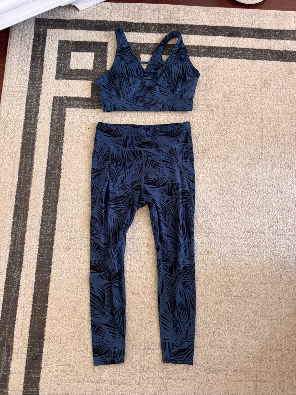 JoyLab Printed Crop Top XL & Leggings Set Blue L Like New